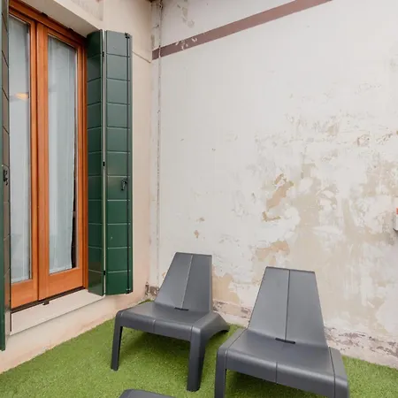 Guesthost - Giovanni's With Balcony * 베니스