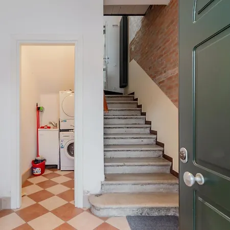 아파트 Guesthost - Giovanni's With Balcony