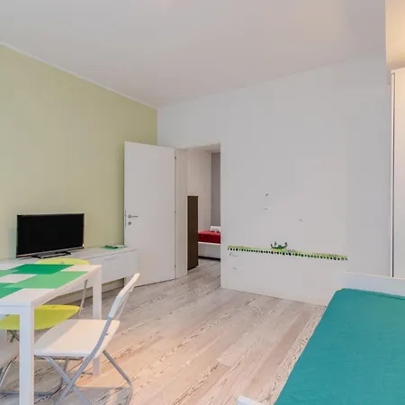 Guesthost - Giovanni's With Balcony 아파트 *