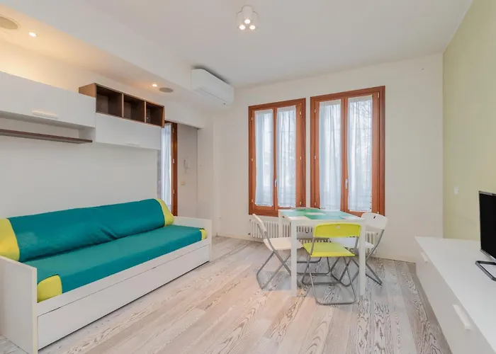 Guesthost - Giovanni's With Balcony 아파트 *