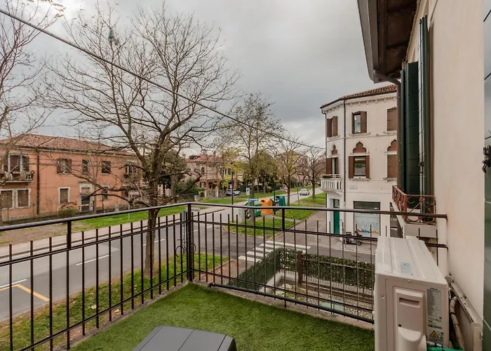 Guesthost - Giovanni's With Balcony *